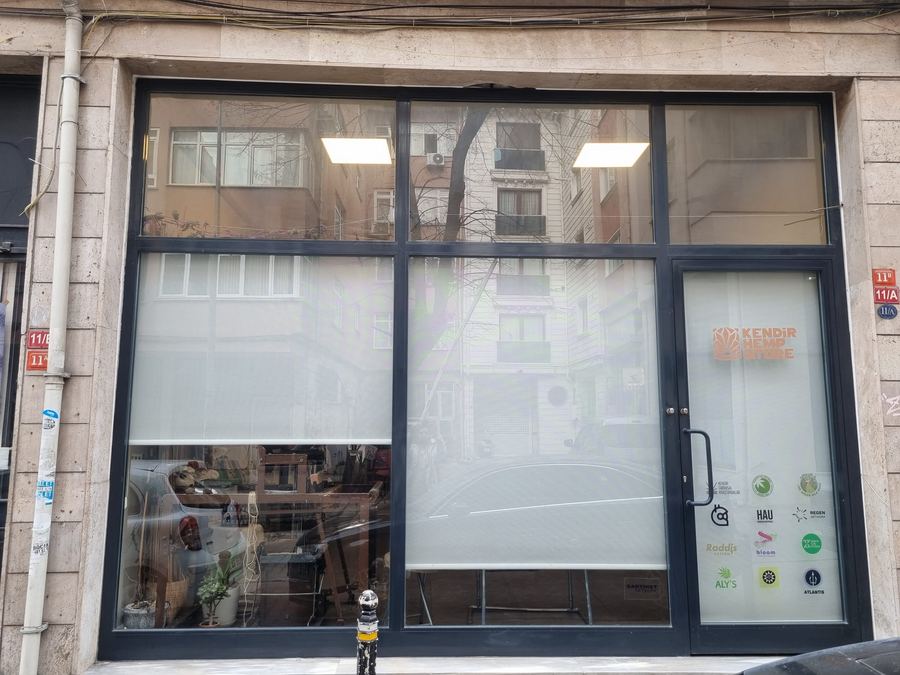 Kadıköy Yeldeğirmeni Showroom Dış Cephe